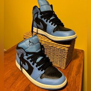 Nike Air Jordan 1 - Men’s 8.5 - Excellent Condition!